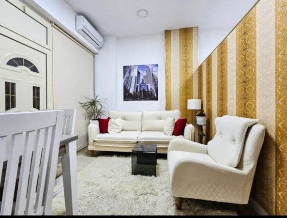 Tirane, jepet me qera 1+1 Kati 0, 40 m² 400 €