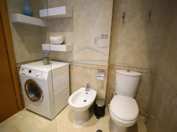 Shqiperi, jepet me qera apartament 1+1 Kati 2, 75 m² 700 € (Blloku)
