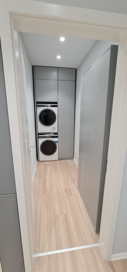 Tirane, jepet me qera apartament 2+1 Kati 2, 105 m² 800 € 