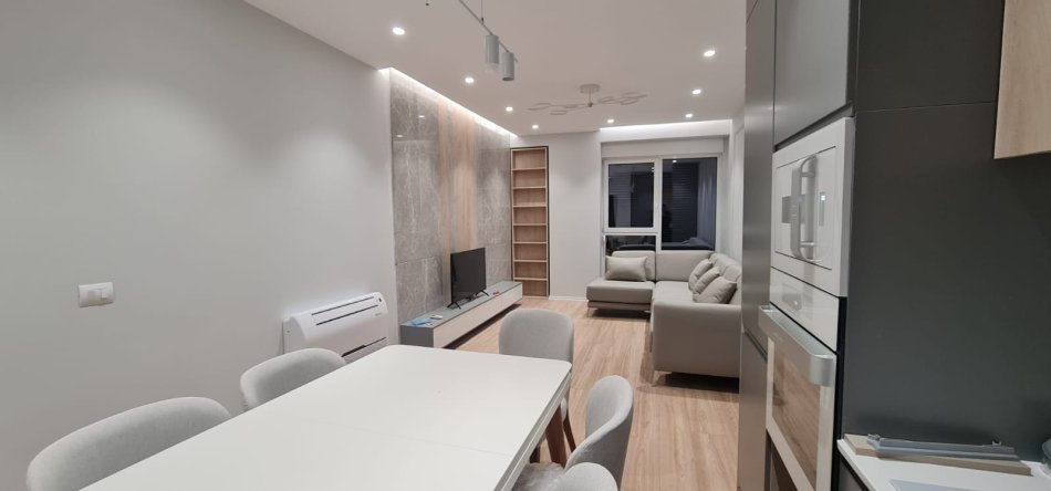 Tirane, jepet me qera apartament 2+1 Kati 2, 105 m² 800 € 