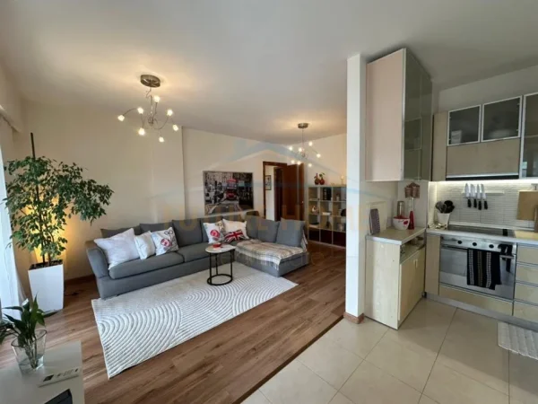 Tirane, jepet me qera apartament 2+1+Ballkon Kati 6, 120 m² 1.200 € (Myslym shyri)