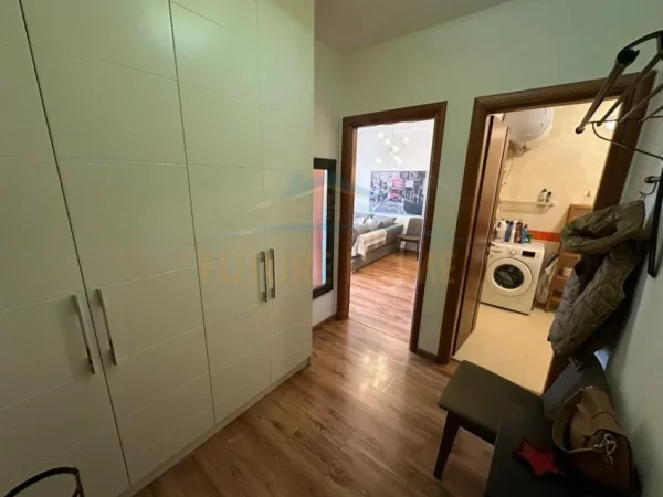 Tirane, jepet me qera apartament 2+1+Ballkon Kati 6, 120 m² 1.200 € (Myslym shyri)