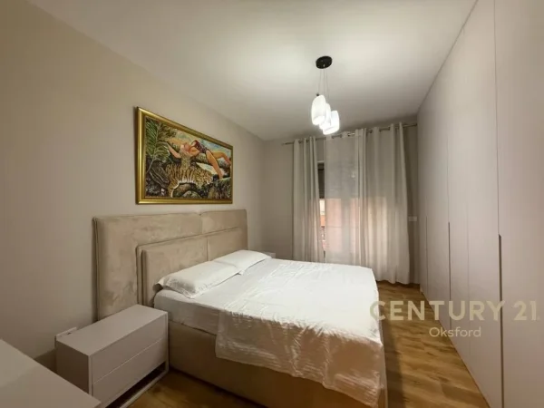 Tirane, jepet me qera apartament 2+1+Ballkon Kati 2, 116 m² 1.200 € (Rruga Kavajes)