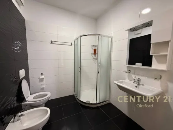 Tirane, jepet me qera apartament 2+1+Ballkon Kati 2, 116 m² 1.200 € (Rruga Kavajes)