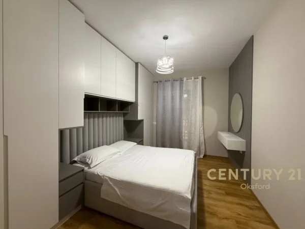 Tirane, jepet me qera apartament 2+1+Ballkon Kati 2, 116 m² 1.200 € (Rruga Kavajes)
