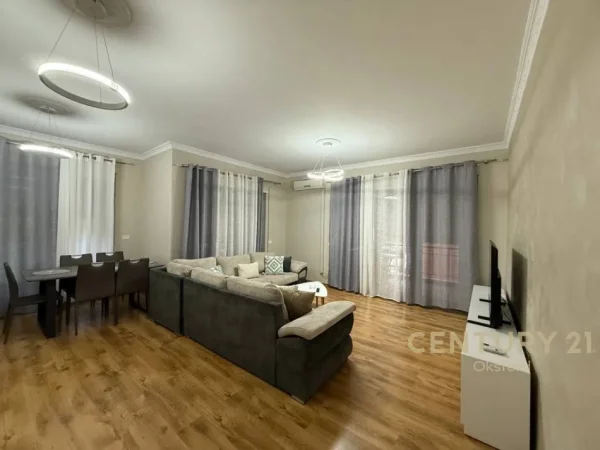 Tirane, jepet me qera apartament 2+1+Ballkon Kati 2, 116 m² 1.200 € (Rruga Kavajes)