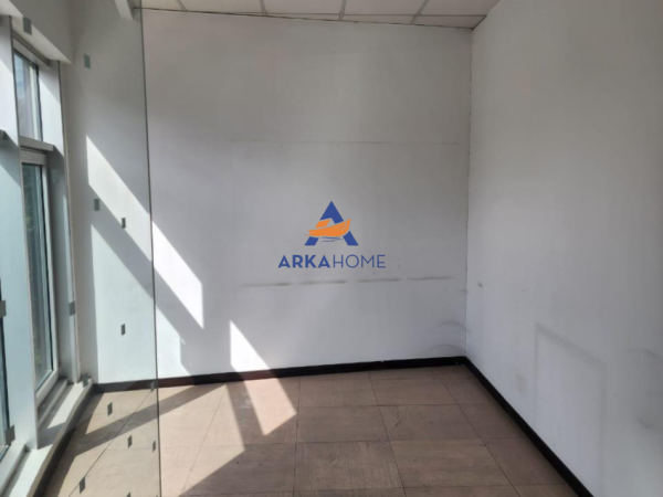 Tirane, jepet me qera ambjent biznesi Kati 1, 210 m² 2.500 € 