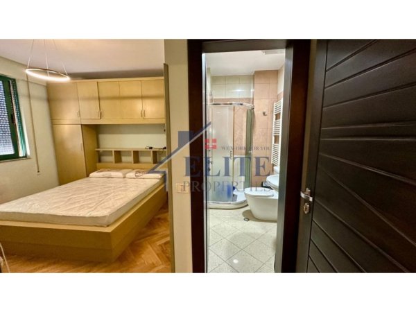 Tirane, jepet me qera apartament 1+1+Ballkon Kati 9, 60 m² 700 € (Pazari i Ri)