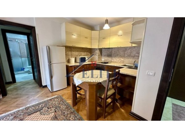 Tirane, jepet me qera apartament 1+1+Ballkon Kati 9, 60 m² 700 € (Pazari i Ri)