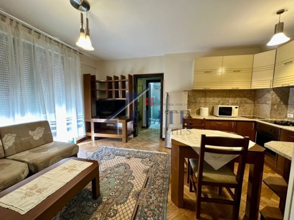 Tirane, jepet me qera apartament 1+1+Ballkon Kati 9, 60 m² 700 € (Pazari i Ri)