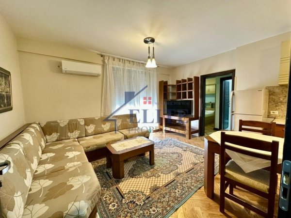 Tirane, jepet me qera apartament 1+1+Ballkon Kati 9, 60 m² 700 € (Pazari i Ri)