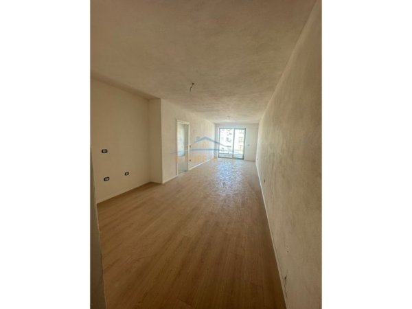 Tirane, shitet apartament 1+1+Ballkon Kati 9, 79 m² 128.000 € (Fusha e Aviacionit)