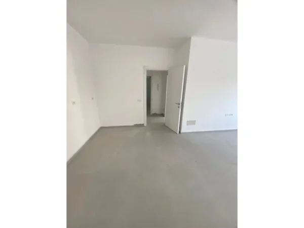 Tirane, shitet apartament 1+1+Ballkon Kati 3, 72 m² 198.000 € (Pazari I ri)
