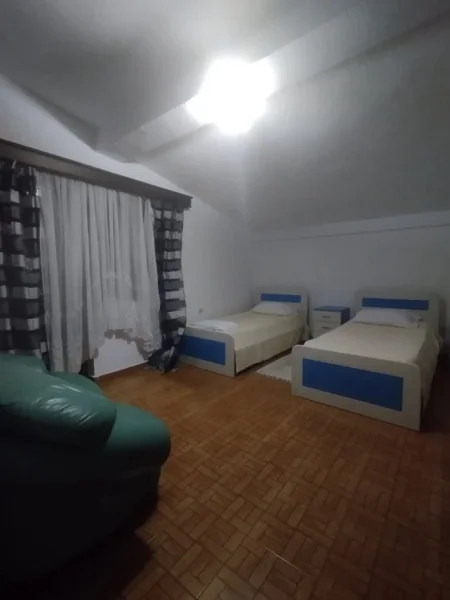 Tirane, jepet me qera apartament 2+1 Kati 4, 100 m² 450 € 