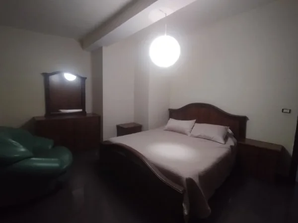 Tirane, jepet me qera apartament 2+1 Kati 4, 100 m² 450 € 