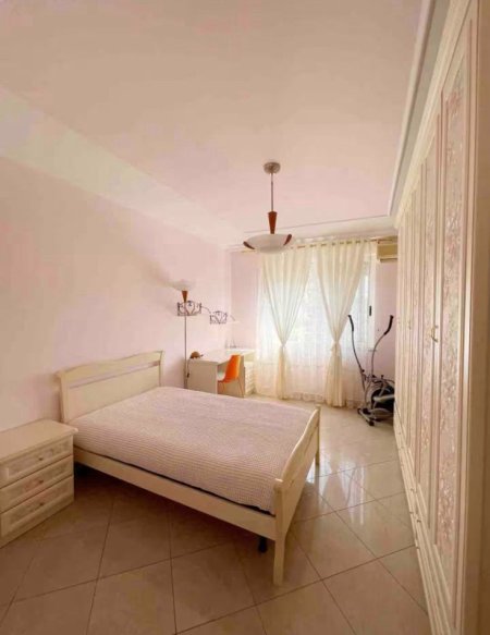 Tirane, jepet me qera apartament 3+1 , 142 m² 1.500 € 