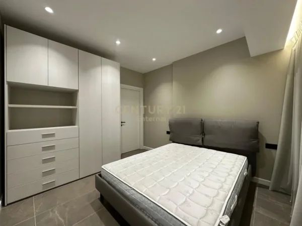 Tirane, jepet me qera apartament 2+1+Ballkon Kati 14, 120 m² 2.200 € (Ambasador 3)