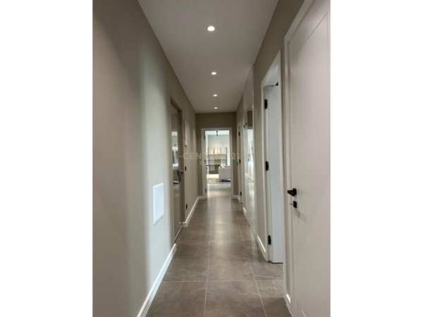 Tirane, jepet me qera apartament 2+1+Ballkon Kati 14, 120 m² 2.200 € (Ambasador 3)