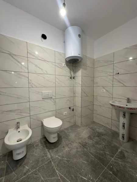 Tirane, shitet apartament 2+1+Ballkon Kati 3, 93 m² 183.000 € (Kodra e Diellit)