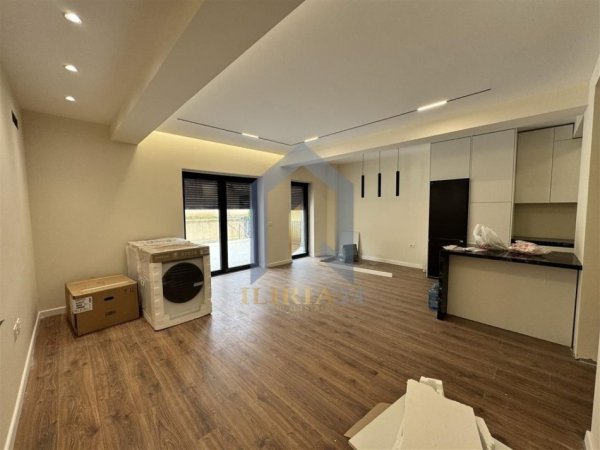 Tirane, shes apartament 3+1+Ballkon Kati 3, 219 m² 330.000 € (Kodra e Dielli 2)