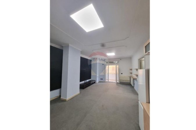 Tirane, jepet me qera zyre Kati 2, 105 m² 750 € (Kopshti Zoologjik)