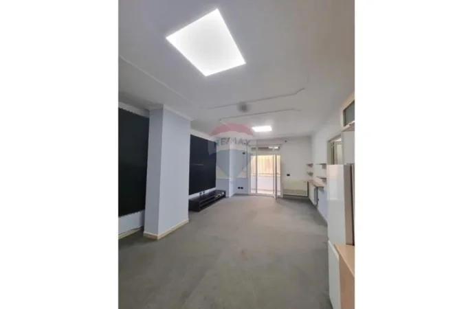 Tirane, jepet me qera zyre Kati 2, 105 m² 750 € (Kopshti Zoologjik)