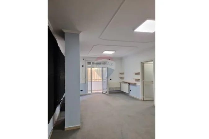 Tirane, jepet me qera zyre Kati 2, 105 m² 750 € (Kopshti Zoologjik)