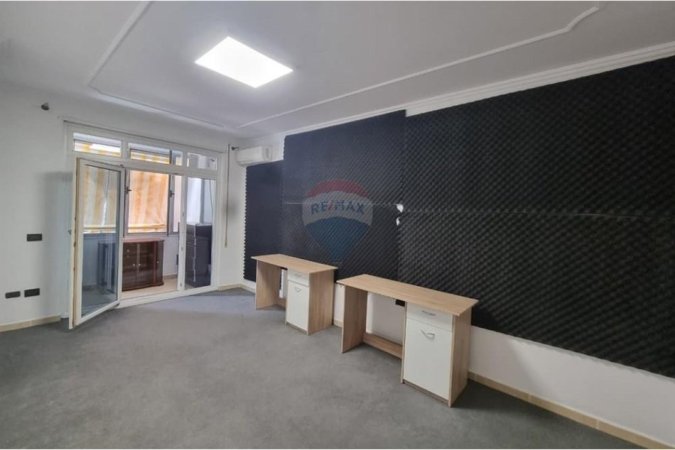 Tirane, jepet me qera zyre Kati 2, 105 m² 750 € (Kopshti Zoologjik)