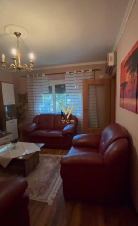 Tirane, jepet me qera apartament 1+1+Ballkon Kati 2, 60 m² 450 € (ALI DEMI)