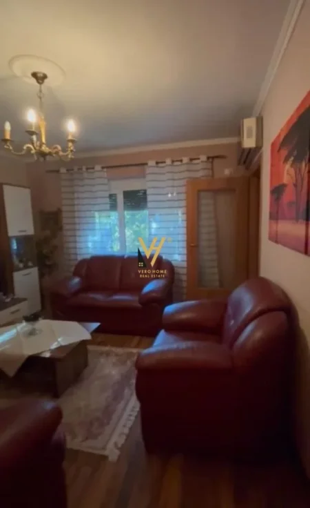 Tirane, jepet me qera apartament 1+1+Ballkon Kati 2, 60 m² 450 € (ALI DEMI)