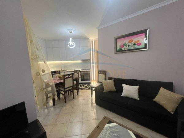 Tirane, jepet me qera apartament 1+1 Kati 3, 60 m² 450 € 