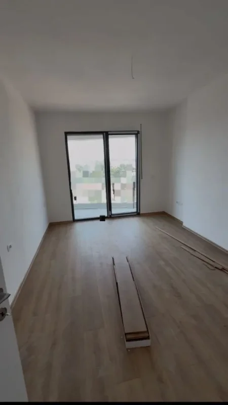 Tirane, jepet me qera zyre Kati 4, 70 m² 500 € (don bosko)