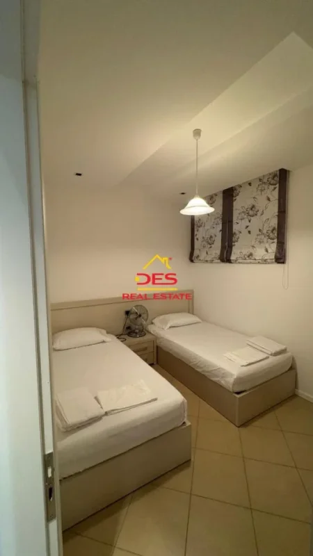 Vlore, shitet apartament 2+1+Ballkon Kati 1, 86 m² (Rruga dhimitër Konomi)