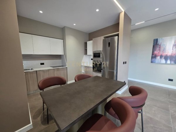 Tirane, jepet me qera apartament 2+1+Aneks+Ballkon Kati 14, 120 m² 2.200 € (Ambasador 3)