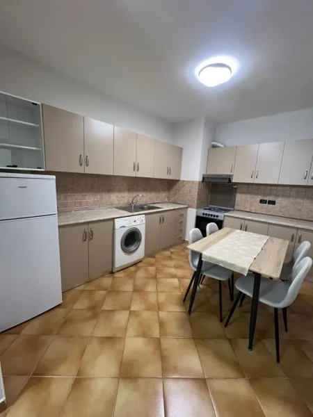 Shqiperi, jepet me qera apartament 1+1+Aneks+Ballkon Kati 5, 72 m² 700 € (Shkolla Petro Nini)