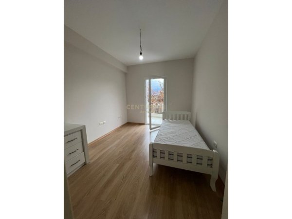 Tirane, jepet me qera apartament 2+1 Kati 2, 111 m² 650 € (Kopshti Botanik)