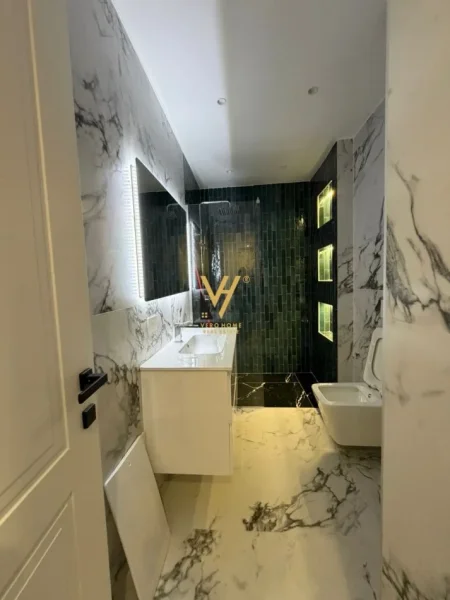 Tirane, jepet me qera apartament 2+1+Ballkon Kati 4, 130 m² 1.600 € (MINE PEZA)