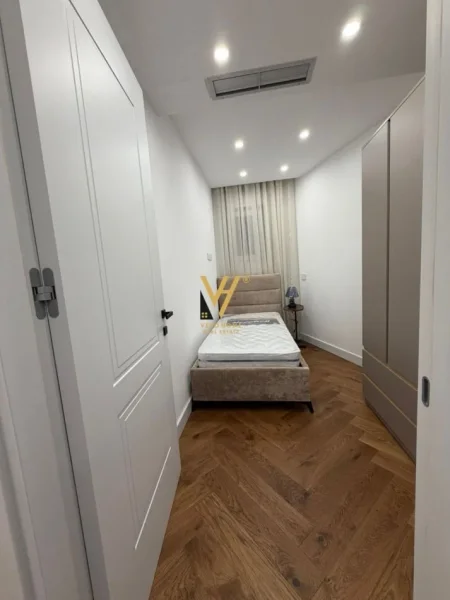 Tirane, jepet me qera apartament 2+1+Ballkon Kati 4, 130 m² 1.600 € (MINE PEZA)