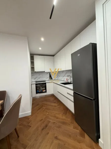 Tirane, jepet me qera apartament 2+1+Ballkon Kati 4, 130 m² 1.600 € (MINE PEZA)