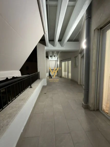 Tirane, jepet me qera apartament 2+1+Ballkon Kati 4, 130 m² 1.600 € (MINE PEZA)