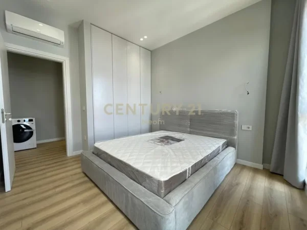 Tirane, jepet me qera apartament 1+1+Aneks+Ballkon Kati 3, 77 m² 1.250 € (Neom127093)