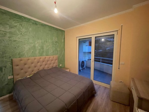 Tirane, shitet apartament 2+1+Ballkon Kati 2, 85 m² (Linze)