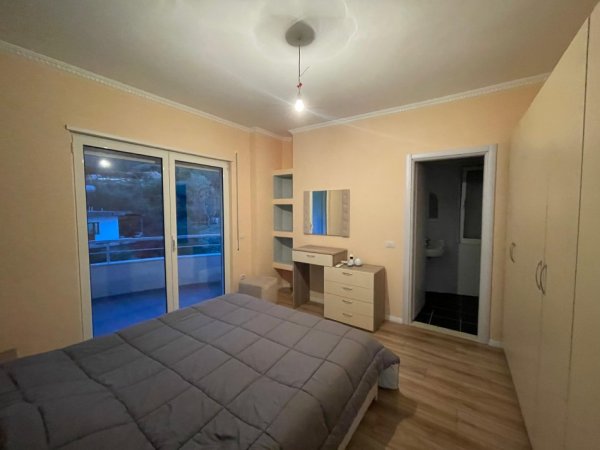 Tirane, shitet apartament 2+1+Ballkon Kati 2, 85 m² (Linze)