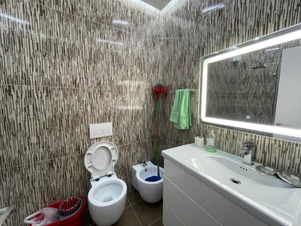 Tirane, shitet apartament 2+1+Ballkon Kati 2, 85 m² (Linze)