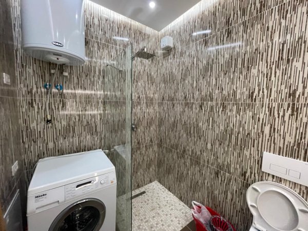 Tirane, shitet apartament 2+1+Ballkon Kati 2, 85 m² (Linze)