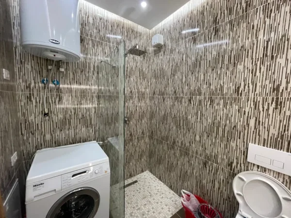 Tirane, shitet apartament 2+1+Ballkon Kati 2, 85 m² (Linze)