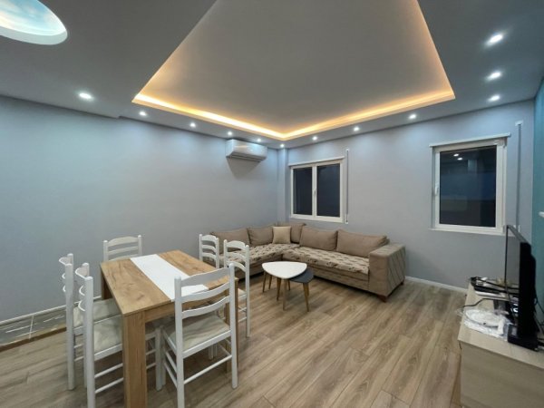 Tirane, shitet apartament 2+1+Ballkon Kati 2, 85 m² (Linze)