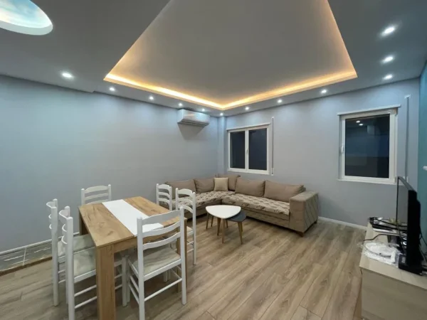 Tirane, shitet apartament 2+1+Ballkon Kati 2, 85 m² (Linze)