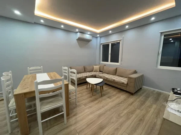 Tirane, shitet apartament 2+1+Ballkon Kati 2, 85 m² (Linze)