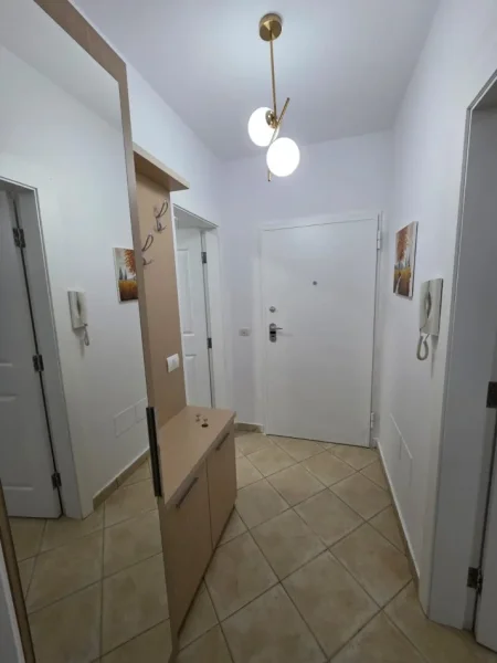 Tirane, jepet me qera apartament 1+1+Aneks+Ballkon Kati 4, 65 m² 650 € (rruga myslym shyri)